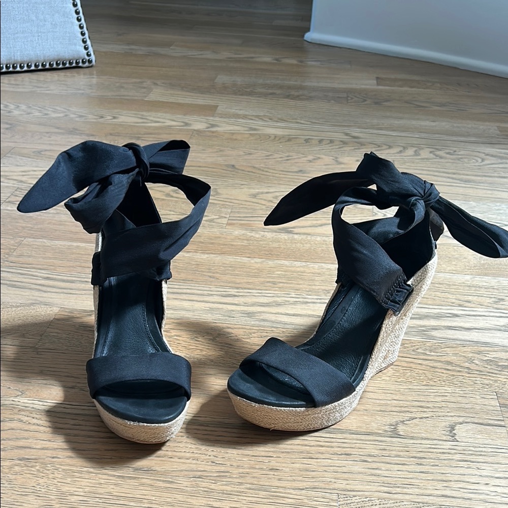 Ugg size 6 black bow wedge sandals